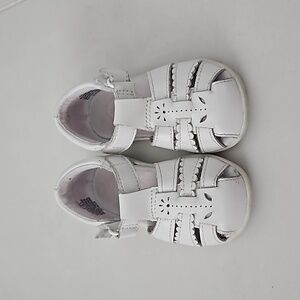 Toddler girl size 4 white sandal shoe stride rite